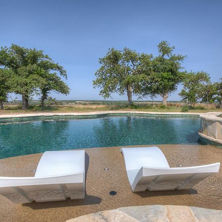 Luxury Ranch With Pool-Hot Tub-Firepit Near Fred! Villa Fredericksburg Kültér fotó